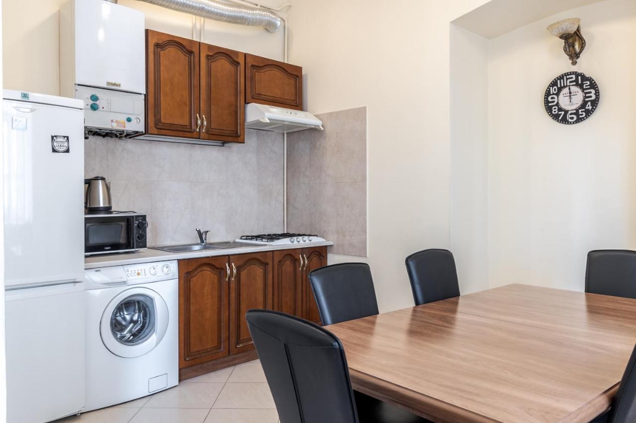 Fedorova Apartment Lviv Buitenkant foto